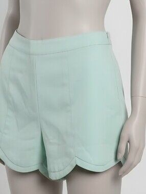 Women's Mint Scallop Hem Shorts